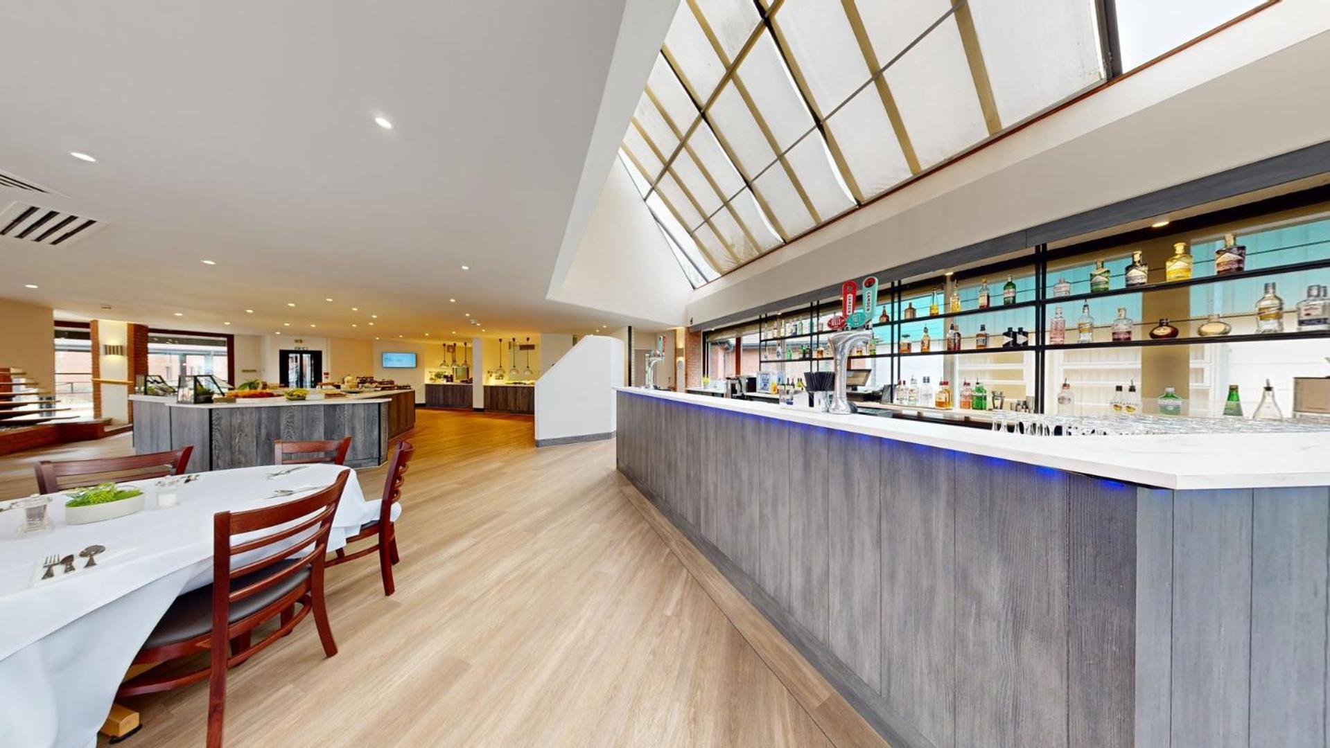 Cim Business Centre Hotel Мейдънхед Екстериор снимка