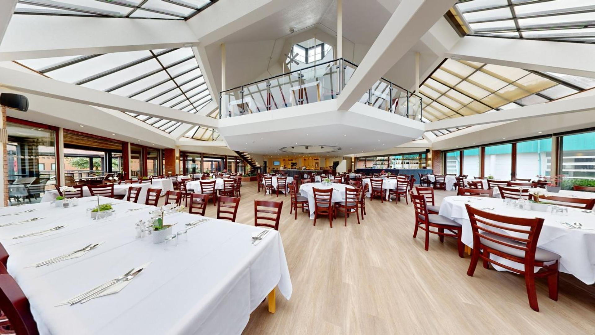 Cim Business Centre Hotel Мейдънхед Екстериор снимка