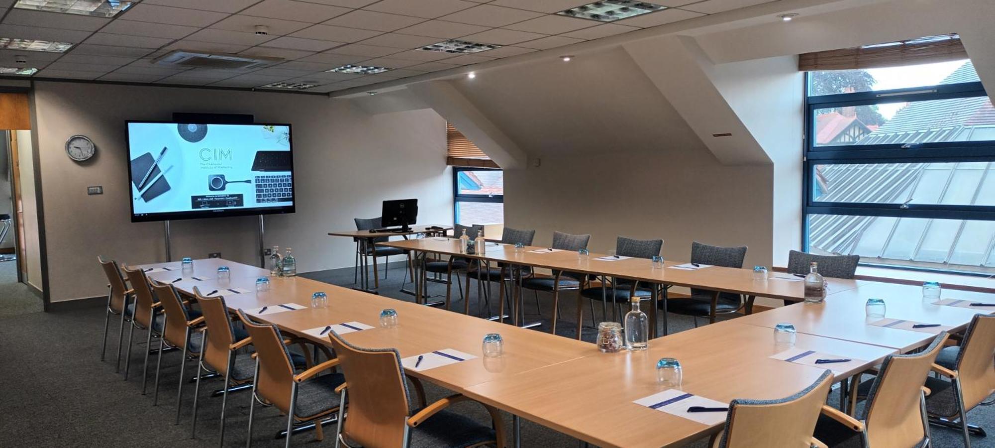 Cim Business Centre Hotel Мейдънхед Екстериор снимка