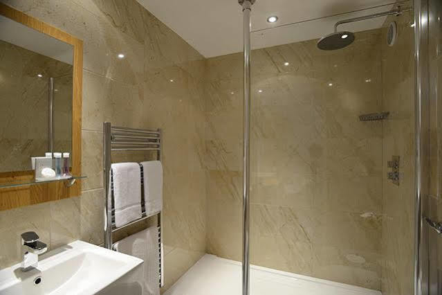 Cim Business Centre Hotel Мейдънхед Екстериор снимка