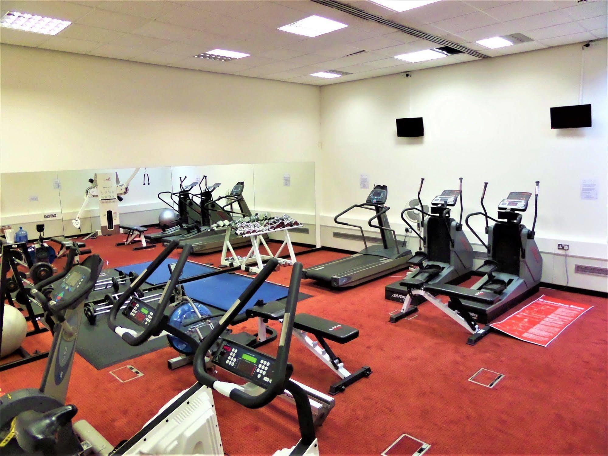 Cim Business Centre Hotel Мейдънхед Екстериор снимка